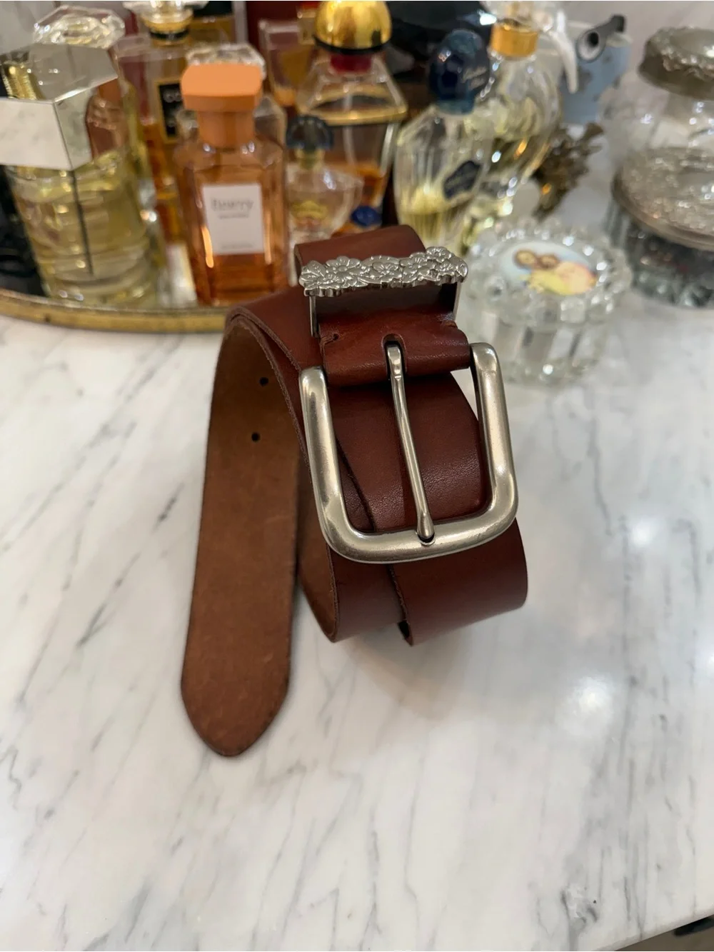 2010 American Eagle Leather Belt with Floral Buckle size Medium